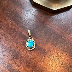 Vintage Gold opal pendant